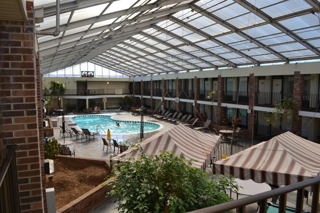 The Greenwood Hotel Боулинг Грийн Екстериор снимка